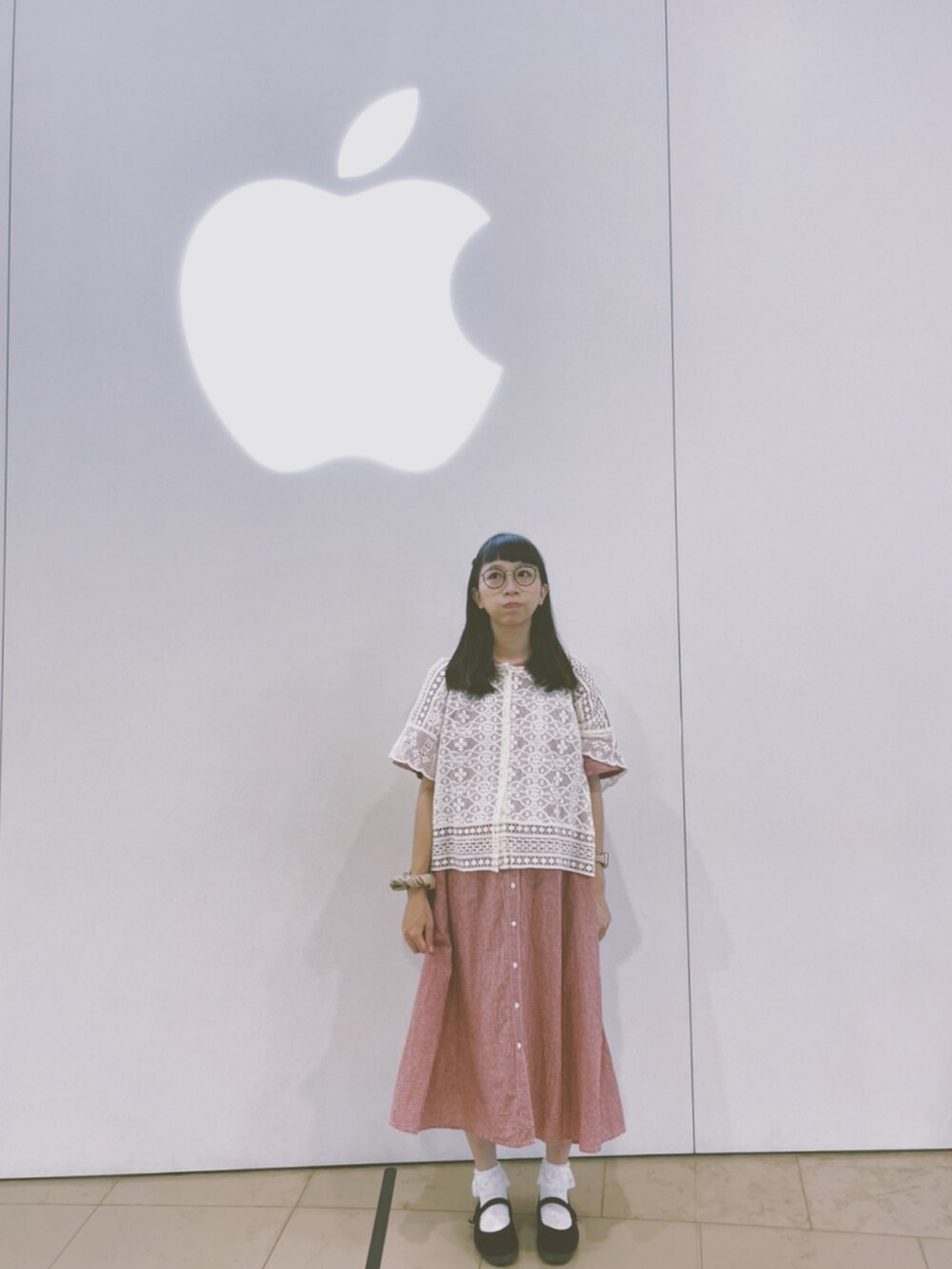 その他のスカートを着用したレディースの夏コーディネートの2枚目の写真