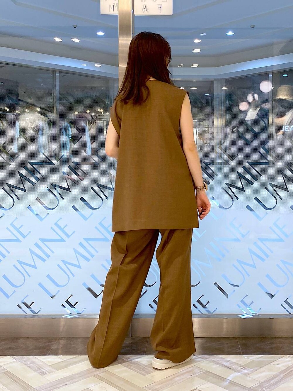 「大人女子カジュアル_LOWRYS FARM、女子ウケ、LOWRYS FARM、ベスト、セットアップ、低身長、着痩せ・細見え、カジュアル、休日コーデ、夏コーデ、女子会、ローリーズスタイル_LOWRYS FARM」｜「LOWRYS FARMのスタイルＵＰカップクロップド　111886（Tシャツ/カットソー、その他）」を使った、naaasuさん（レディース・149cm）の夏コーディネートの3枚目の写真