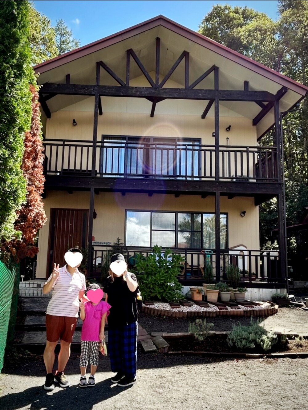 ブラック系のTシャツ/カットソー、その他のその他パンツ、ピンク系のTシャツ/カットソーを着用したレディースの夏コーディネートの2枚目の写真