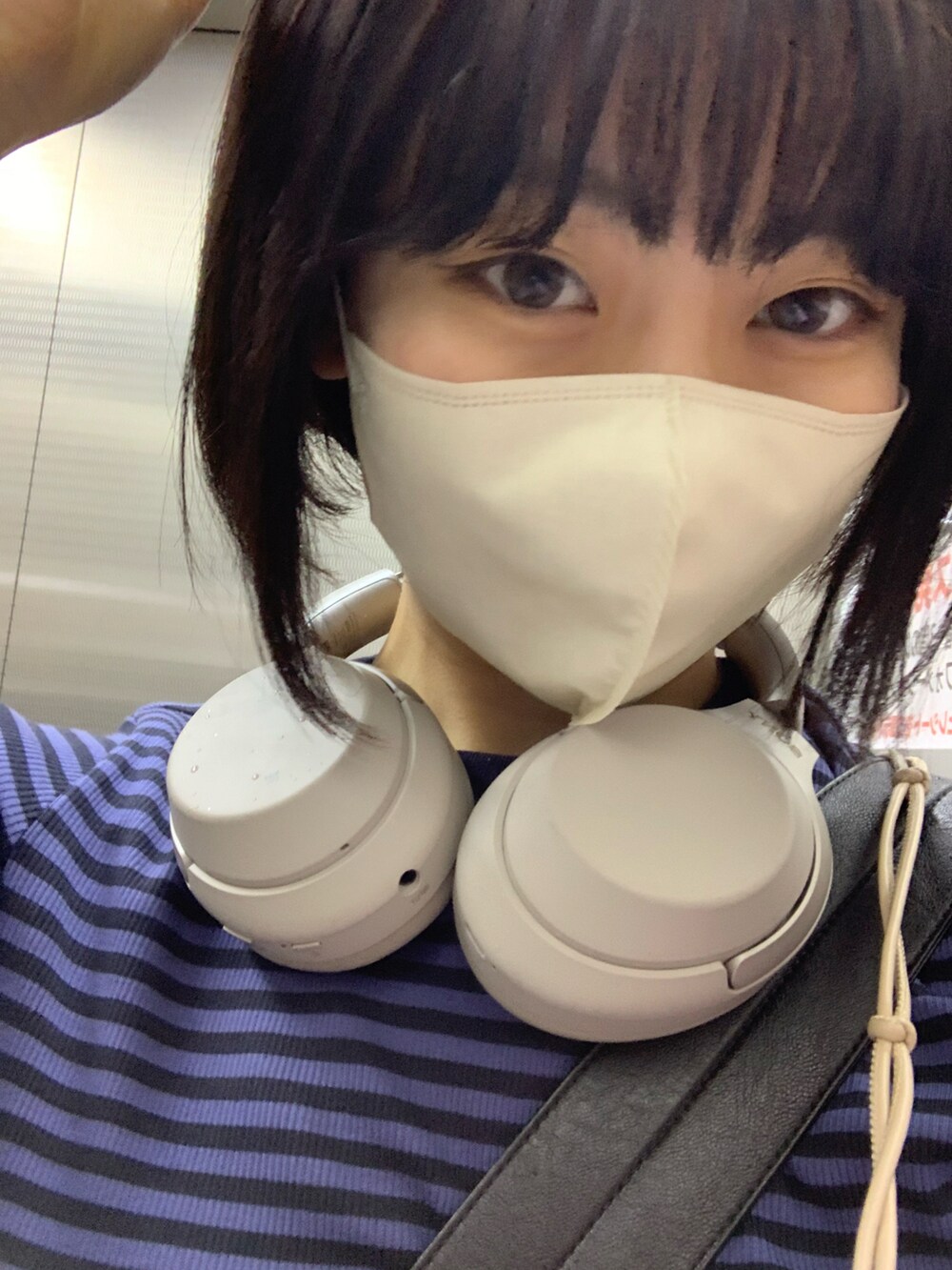 「シンプルスタイル、オトナカワイイ、リラックススタイル、夏、Tシャツ、UNIQLO、ユニクロ、古着、グレー」｜「UNIQLOのアイテム（Tシャツ/カットソー、ブルー系）」を使った、ミカンさん（レディース・157cm）の春コーディネートの2枚目の写真