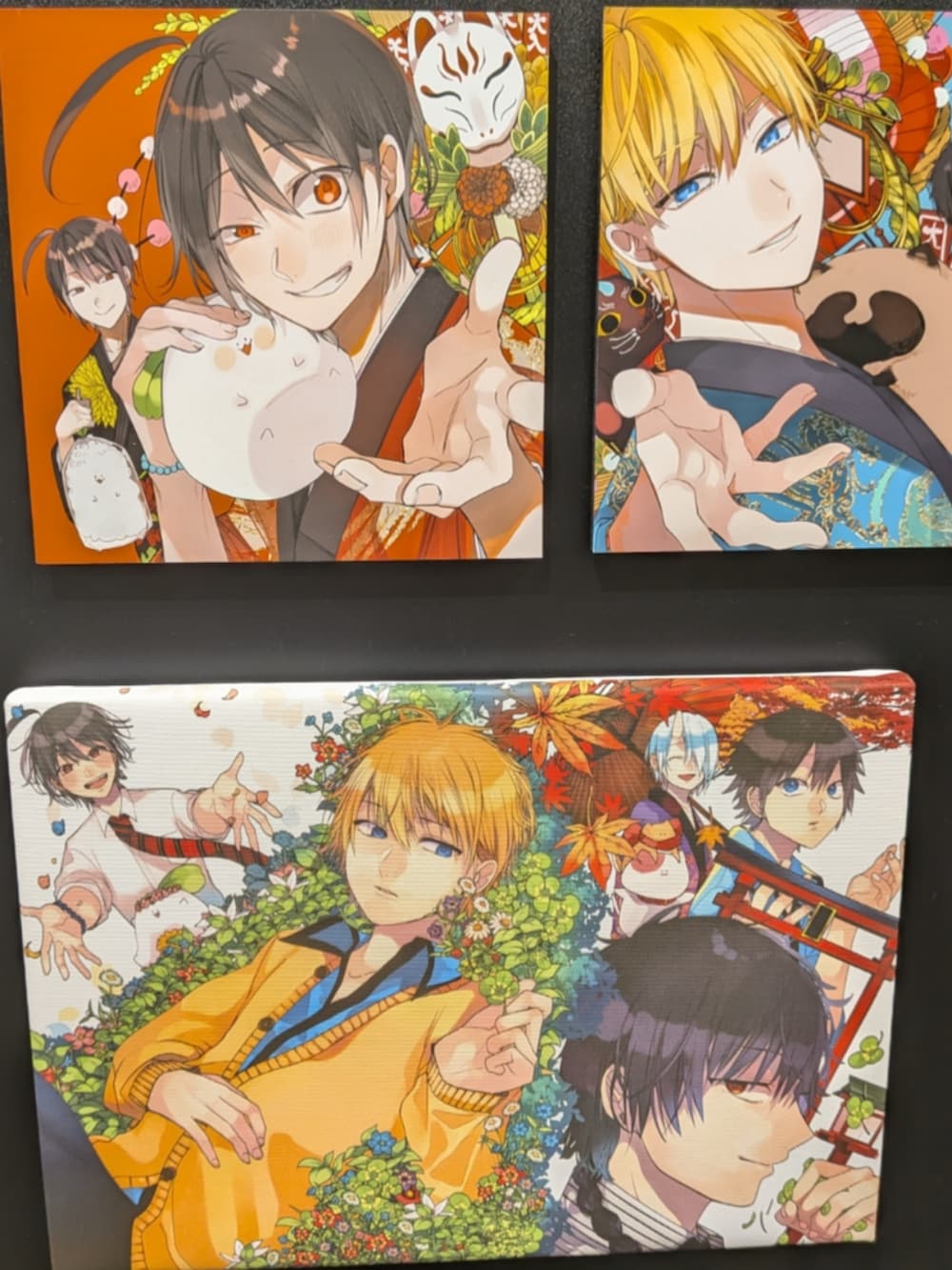 ホワイト系のキャミソール、ブルー系のパンツ、ブラック系のサンダルを着用したレディースの夏コーディネートの3枚目の写真