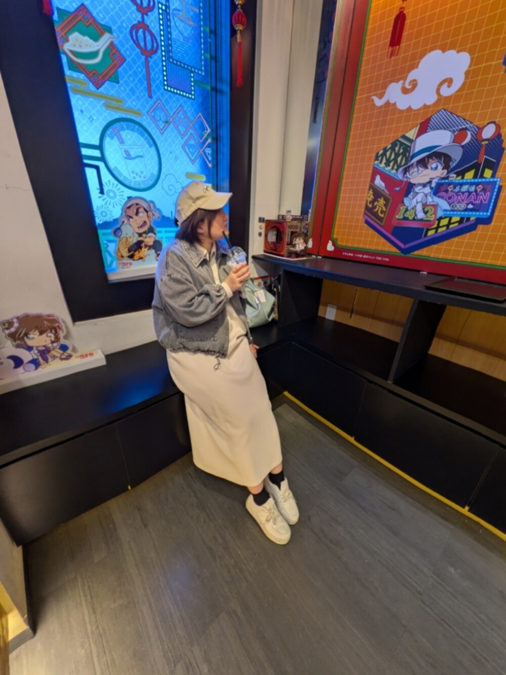 ホワイト系のワンピース、ホワイト系のその他を着用したレディースの春コーディネートの2枚目の写真