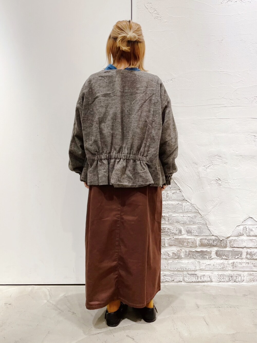 「ブルゾン、ジャケット、コーデュロイ、冬コーデ、SM2、大人カジュアル、ジャンパースカート、サマンサ モスモス(Samansa Mos2)」｜「Samansa Mos2のコーデュロイゆるシャツ（シャツ/ブラウス、ブルー系）」を使った、ささき｟名古屋/イオンモール大高｠さん（レディース・152cm）の秋コーディネートの3枚目の写真