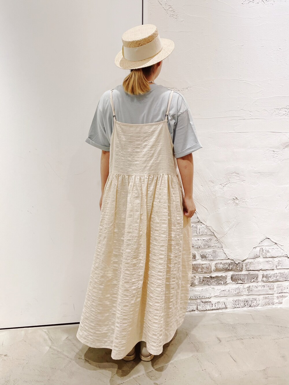 「SM2、サマンサ モスモス(Samansa Mos2)、夏コーデ、大人ガーリー、キャミワンピ、Tシャツ、カンカン帽、低身長、淡色コーデ」｜「Samansa Mos2の太リボンカンカン帽（ハット、ホワイト系）」を使った、ささき｟名古屋/イオンモール大高｠さん（レディース・153cm）の夏コーディネートの3枚目の写真