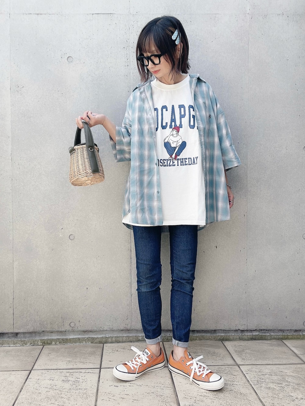 「redcapgirl、ジョンズクローゼット、johnscloset、メンズライクコーデ、かごバッグ、カラー×コーデ、オトナカジュアル、大人カジュアル、スニーカーコーデ、グリーン、白Tシャツ」|「Red Cap Girlの【a-r】〔Red Cap Girl/レッドキャップガール〕オンブレチェックワンポイント刺繍”RCGロゴ” BDビッグ半袖シャツ/ルーズシルエットシャツ(シャツ/ブラウス、グリーン系)」を使った、なな☺︎さん(レディース・155cm)の夏コーディネートの2枚目の写真