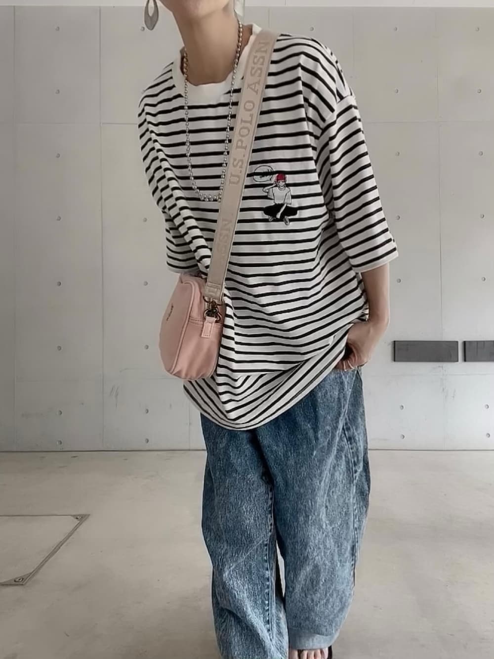 「ラクチンコーデ、redcapgirl、ボーダーTシャツ、ケミカルウォッシュ、トングサンダル、足袋サンダル、forksy、メンズライク、カンカン帽、オトナカジュアル、大人カジュアル、シンプルコーデ、polcadot、USポロ」|「Red Cap Girlの【a-r】〔Red Cap Girl/レッドキャップガール〕ヘビーウェイト天竺 ワンポイント刺繍 ボーダーTシャツ(Tシャツ/カットソー、ホワイト系)」を使った、なな☺︎さん(レディース・155cm)の春コーディネートの4枚目の写真