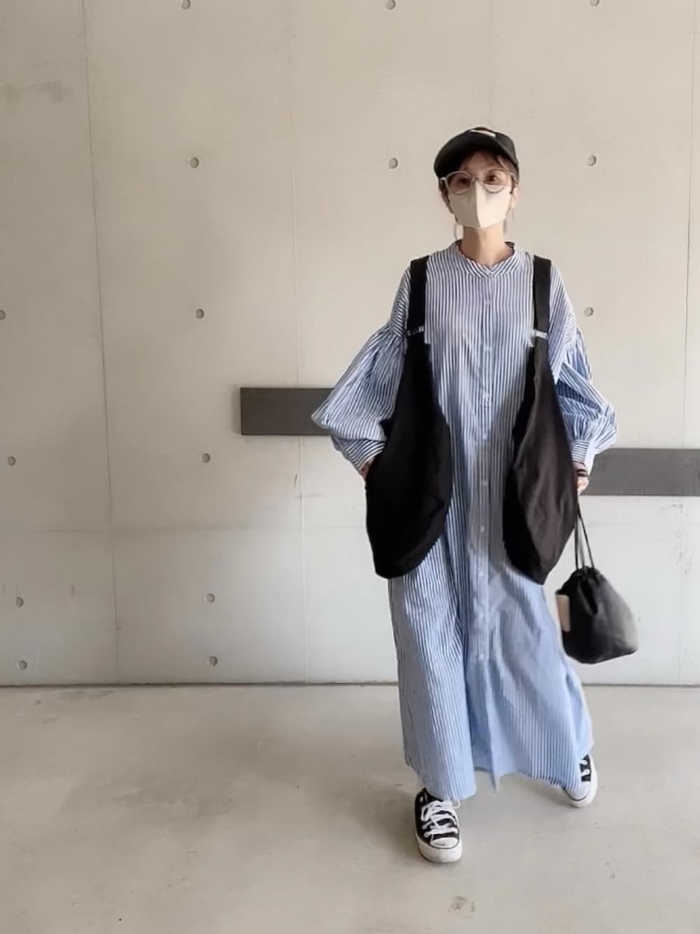 「プチプラ、春服みてみて、ANGIE VINTAGE、シャツワンピ、ストライプワンピース、AMERICAN NEEDLE、大人カジュアル、オトナカジュアル、休日スタイル、ミリタリーベスト、ストライプ、休日コーデ、ベスト、メガネ女子」|「ANGIEのインドボイル ボリュームスリーブシャツワンピース(シャツワンピース、ブルー系)」を使った、なな☺︎さん(レディース・155cm)の春コーディネートの3枚目の写真