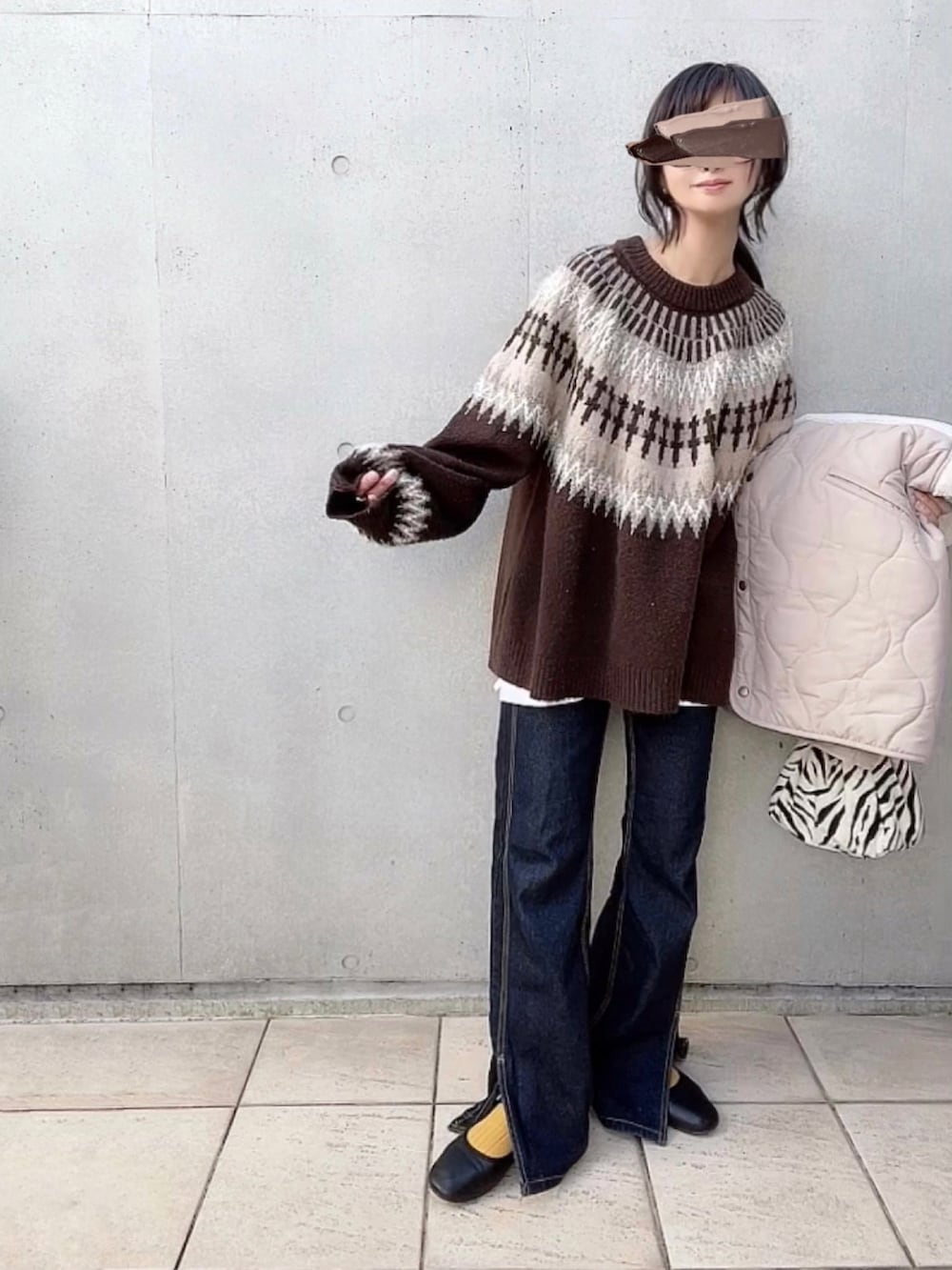 「シンプル、休日コーデ、巾着バッグ、ノルディック柄、ゼブラ柄、カンフーシューズ、スリットデニム、corners_style、apretro」|「CORNERSの【インフルエンサーKRさん×CORNERSコラボ】ノルディックニット(ニット/セーター、ブラウン系)」を使った、なな☺︎さん(レディース・155cm)の秋コーディネートの4枚目の写真