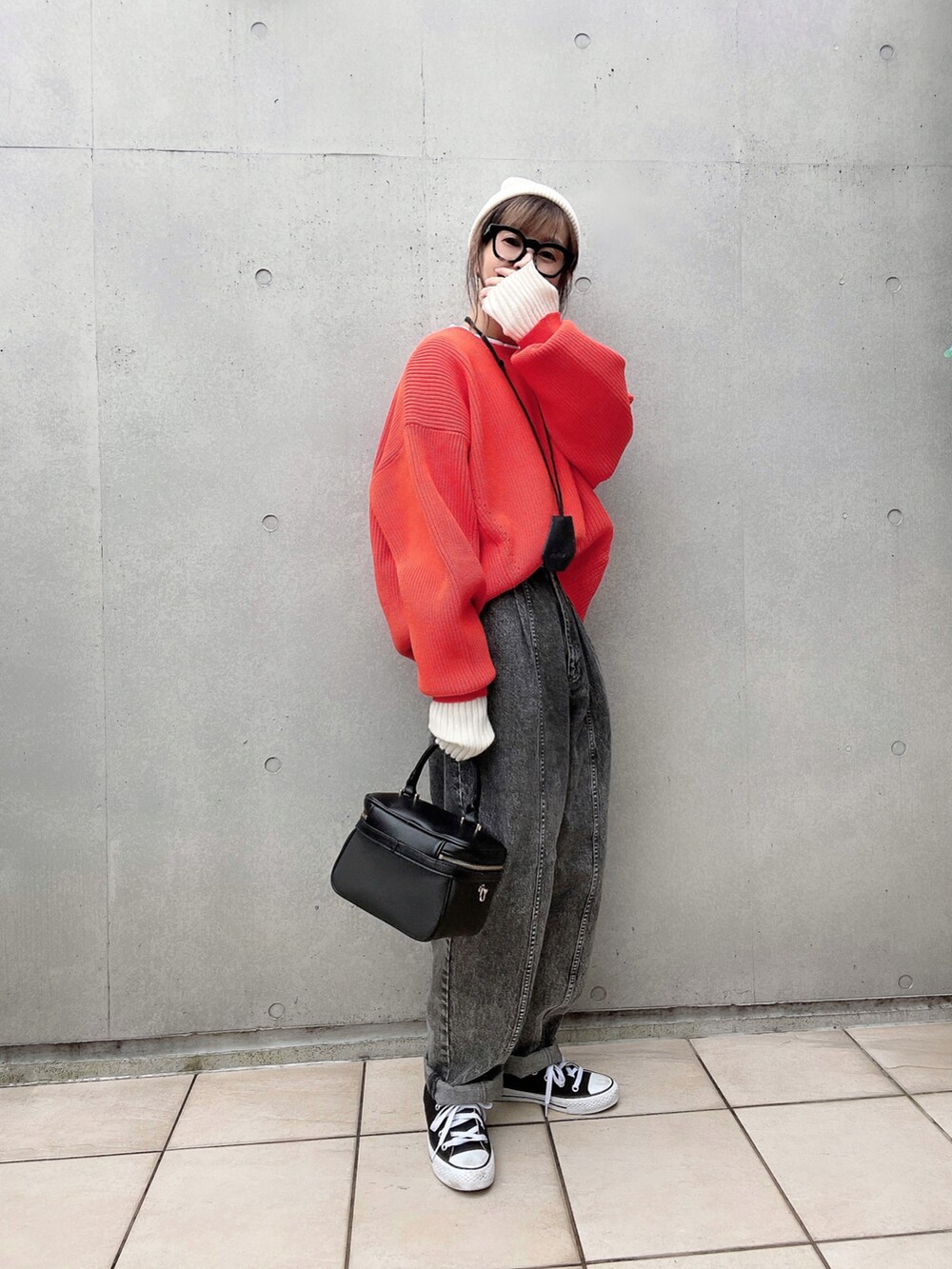 「bohmal、ボマール、ダンボールニット、bohmal_style、シンプルコーデ、オレンジ、バニティバッグ、ニット帽、オトナカジュアル、大人カジュアル、アームウォーマー」|「bohmalの変形アーム前後差カラフルダンボールニット(ニット/セーター、オレンジ系)」を使った、なな☺︎さん(レディース・155cm)の秋コーディネートの4枚目の写真