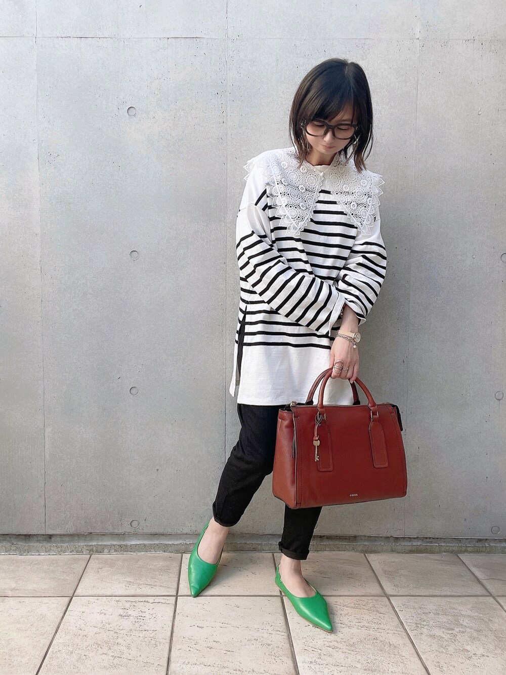 「Lee、leejapan、Fossil、フォッシル、FOSSILSTYLE、Hunch、シンプルコーデ、つけ襟、オトナカジュアル、大人カジュアル、黒スキニー、はじめましてコーデ、春コーデ」|「LeeのLee/リー【新定番】人気のストレッチジェギンス すっきり9分丈パンツ(デニムパンツ、ブラック系)」を使った、なな☺︎さん(レディース・155cm)の春コーディネートの5枚目の写真