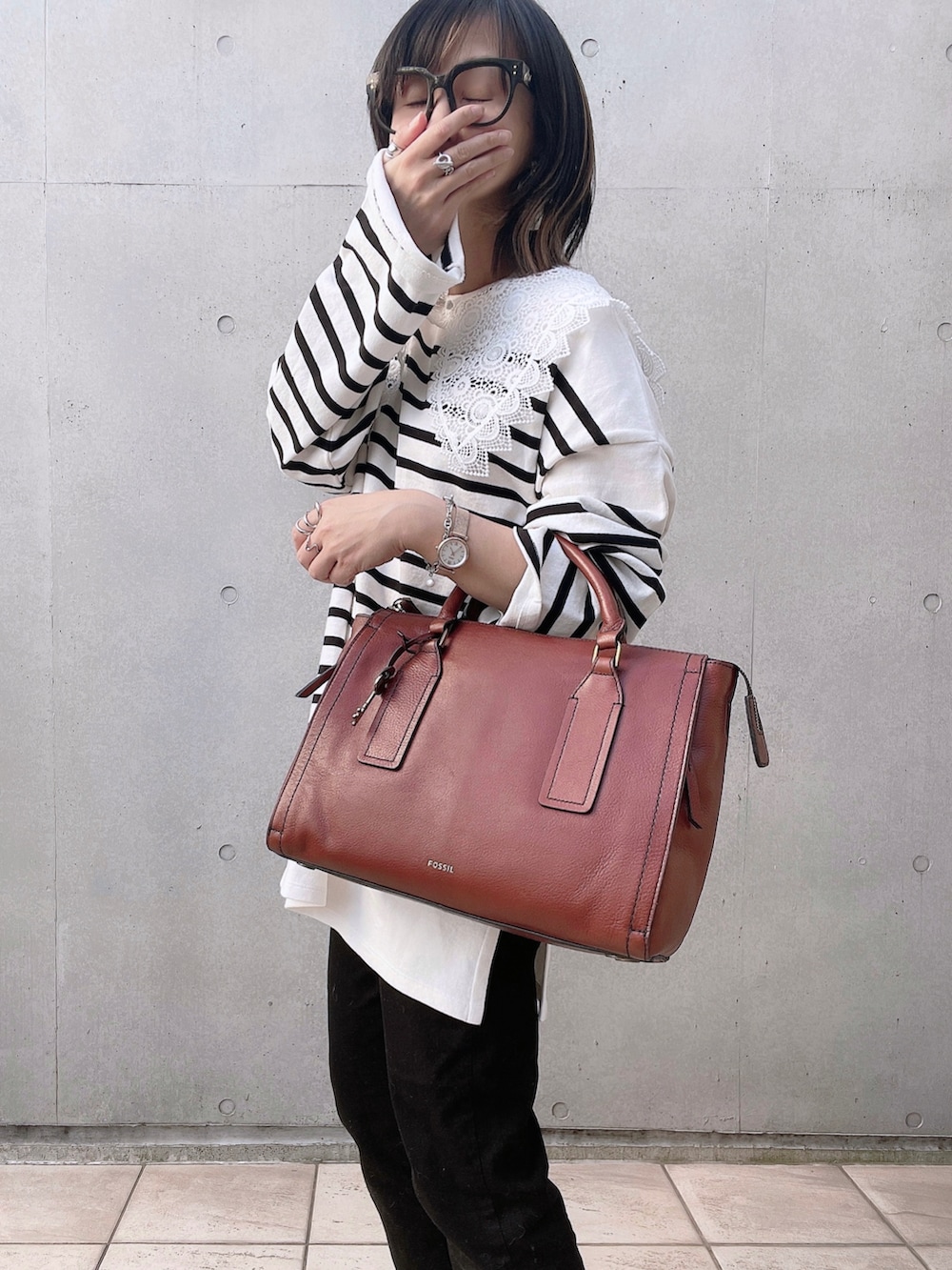 「Lee、leejapan、Fossil、フォッシル、FOSSILSTYLE、Hunch、シンプルコーデ、つけ襟、オトナカジュアル、大人カジュアル、黒スキニー、はじめましてコーデ、春コーデ」|「LeeのLee/リー【新定番】人気のストレッチジェギンス すっきり9分丈パンツ(デニムパンツ、ブラック系)」を使った、なな☺︎さん(レディース・155cm)の春コーディネートの2枚目の写真