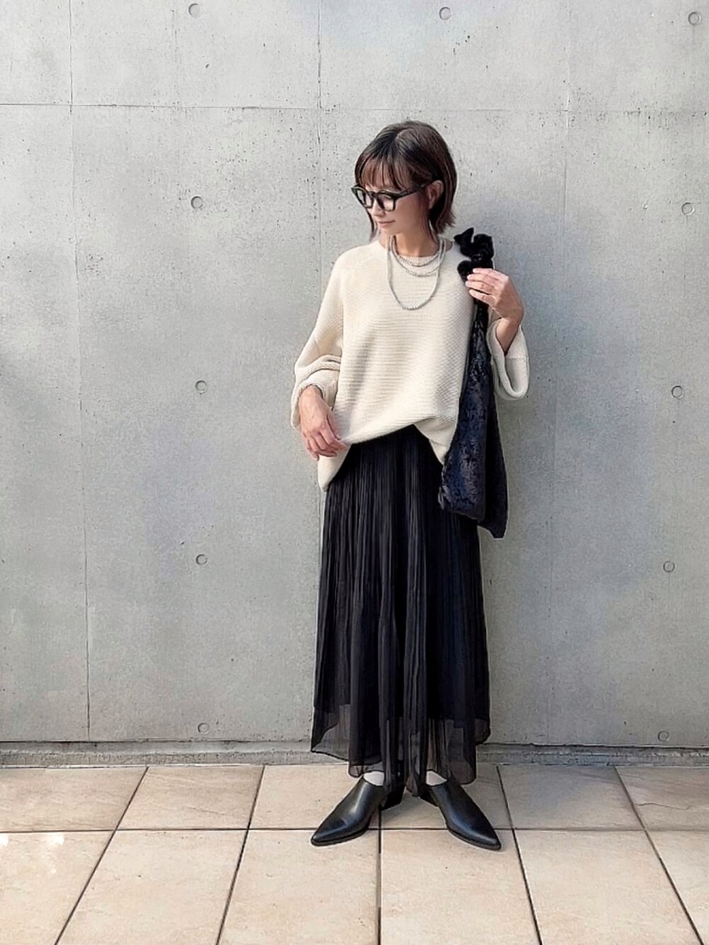「アツいコーデ全部見せ、お出かけコーデ、UNIQLO、GU、StyleHint、夏秋ミックス、オトナカジュアル、大人カジュアル、きれいめカジュアル、シンプルコーデ」｜「UNIQLOの3Dクルーネックセーター（ニット/セーター、ホワイト系）」を使った、なな☺︎さん（レディース・155cm）の夏コーディネートの2枚目の写真