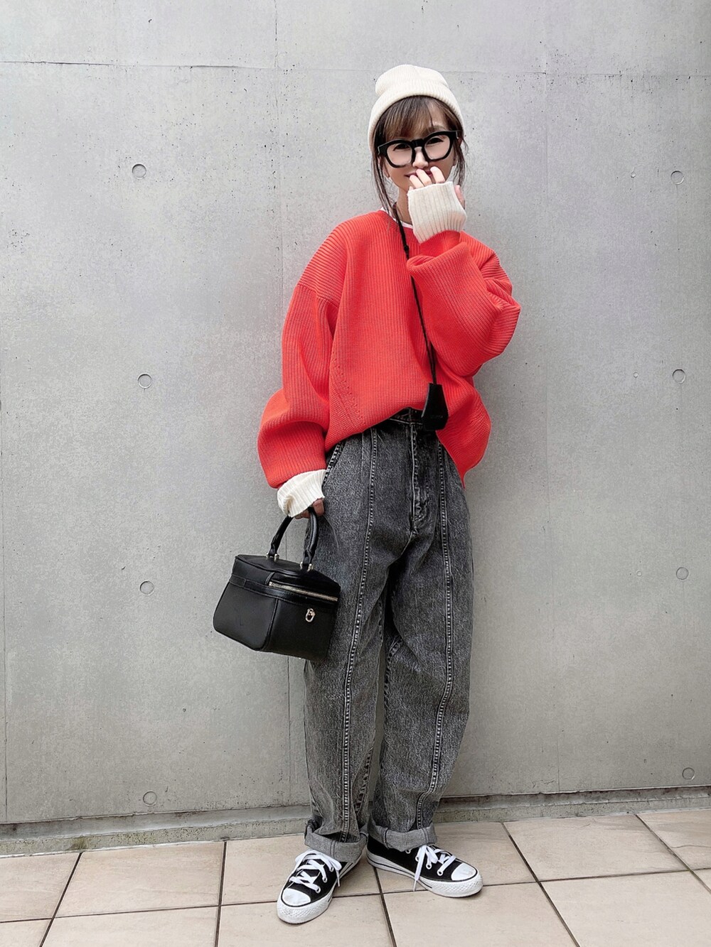 「bohmal、ボマール、ダンボールニット、bohmal_style、シンプルコーデ、オレンジ、バニティバッグ、ニット帽、オトナカジュアル、大人カジュアル、アームウォーマー」|「bohmalの変形アーム前後差カラフルダンボールニット(ニット/セーター、オレンジ系)」を使った、なな☺︎さん(レディース・155cm)の秋コーディネートの2枚目の写真