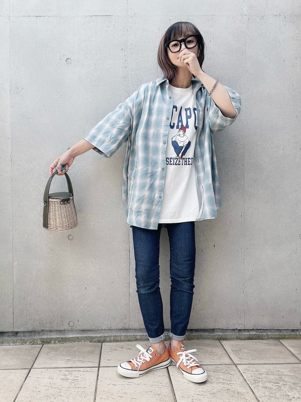 「redcapgirl、ジョンズクローゼット、johnscloset、メンズライクコーデ、かごバッグ、カラー×コーデ、オトナカジュアル、大人カジュアル、スニーカーコーデ、グリーン、白Tシャツ」|「Red Cap Girlの【a-r】〔Red Cap Girl/レッドキャップガール〕オンブレチェックワンポイント刺繍”RCGロゴ” BDビッグ半袖シャツ/ルーズシルエットシャツ(シャツ/ブラウス、グリーン系)」を使った、なな☺︎さん(レディース・155cm)の夏コーディネートの4枚目の写真