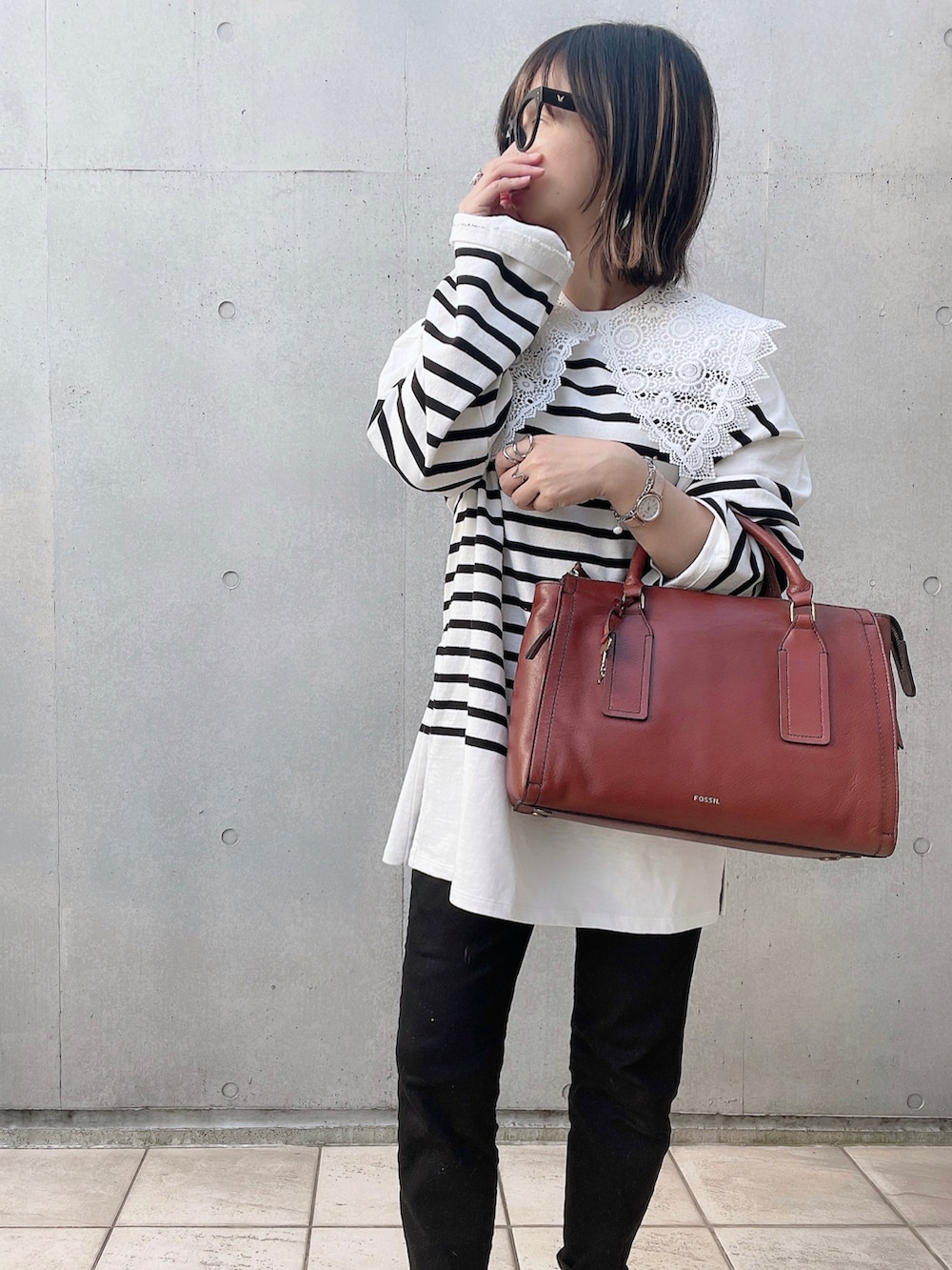 「Lee、leejapan、Fossil、フォッシル、FOSSILSTYLE、Hunch、シンプルコーデ、つけ襟、オトナカジュアル、大人カジュアル、黒スキニー、はじめましてコーデ、春コーデ」|「LeeのLee/リー【新定番】人気のストレッチジェギンス すっきり9分丈パンツ(デニムパンツ、ブラック系)」を使った、なな☺︎さん(レディース・155cm)の春コーディネートの3枚目の写真