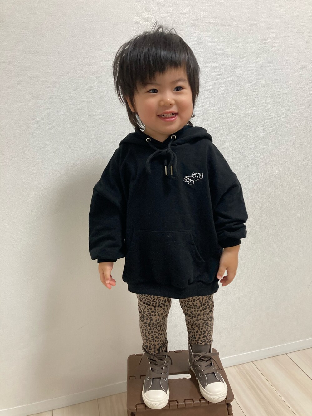 「おとこのこーで、ハット、パーカー、レギンス、レオパード、ハイカットスニーカー、コンバース、韓国子供服、ブラウン、モード」｜「koriaのアイテム（ハット、ブラウン系）」を使った、S♡K♡K♡さん（キッズ・110cm）の冬コーディネートの3枚目の写真