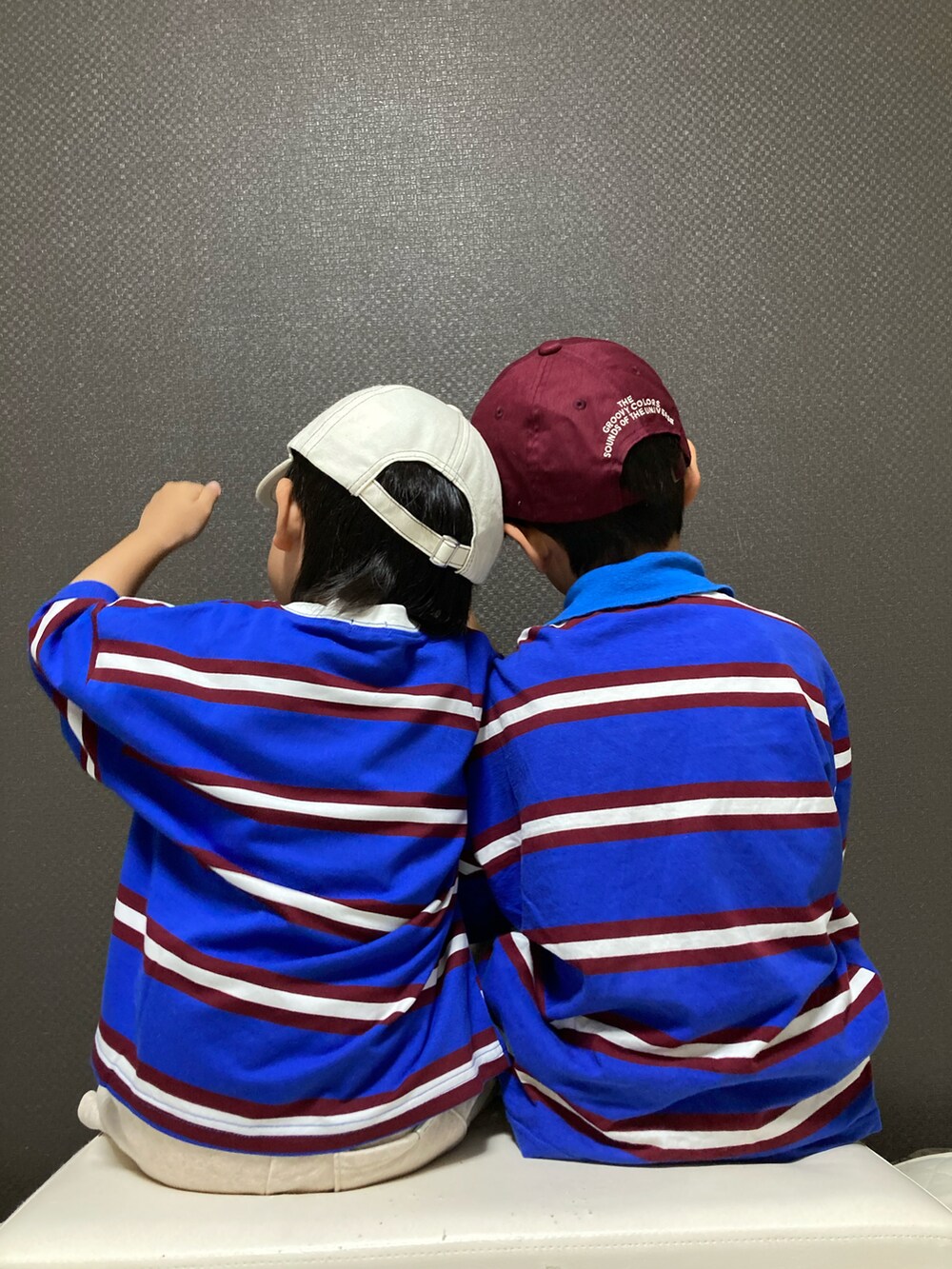「リンクコーデ、きょうだいコーデ、ボーダー、ハーフパンツ、スウェット、プチプラ、カジュアルコーデ、韓国子供服、ビタミンカラー、ストリート、春夏コーデ」｜「PAIRMANON STREETの【PAIRMANON STREET】【かぞくおそろい】マルチボーダー半袖Tシャツ（Tシャツ/カットソー、ブルー系）」を使った、S♡K♡K♡さん（キッズ・90cm）の春コーディネートの4枚目の写真