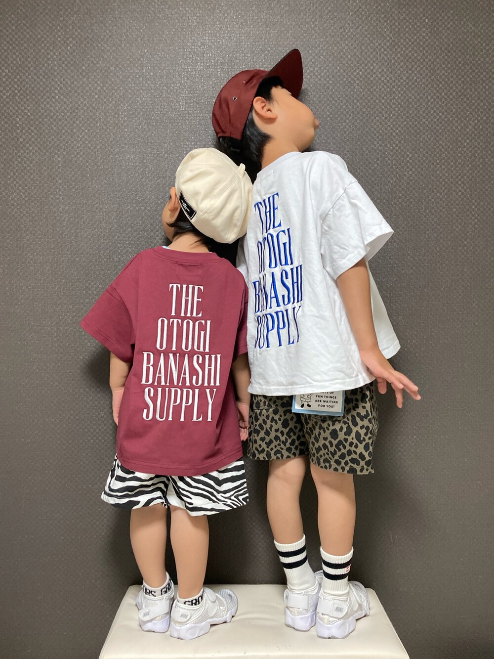 「お出かけコーデ日記、きょうだいコーデ、きょうだいリンク、ロゴT、ハーフパンツ、春夏コーデ、エアリフト、カジュアルコーデ、休日スタイル」|「THE OTOGIBANASHI...SUPPLYのアイテム(キャップ、レッド系)」を使った、S♡K♡K♡さん(キッズ・90cm)の春コーディネートの3枚目の写真