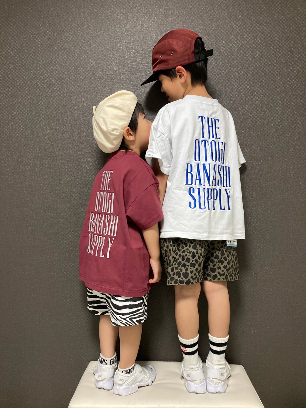 「お出かけコーデ日記、きょうだいコーデ、きょうだいリンク、ロゴT、ハーフパンツ、春夏コーデ、エアリフト、カジュアルコーデ、休日スタイル」|「THE OTOGIBANASHI...SUPPLYのアイテム(キャップ、レッド系)」を使った、S♡K♡K♡さん(キッズ・90cm)の春コーディネートの2枚目の写真