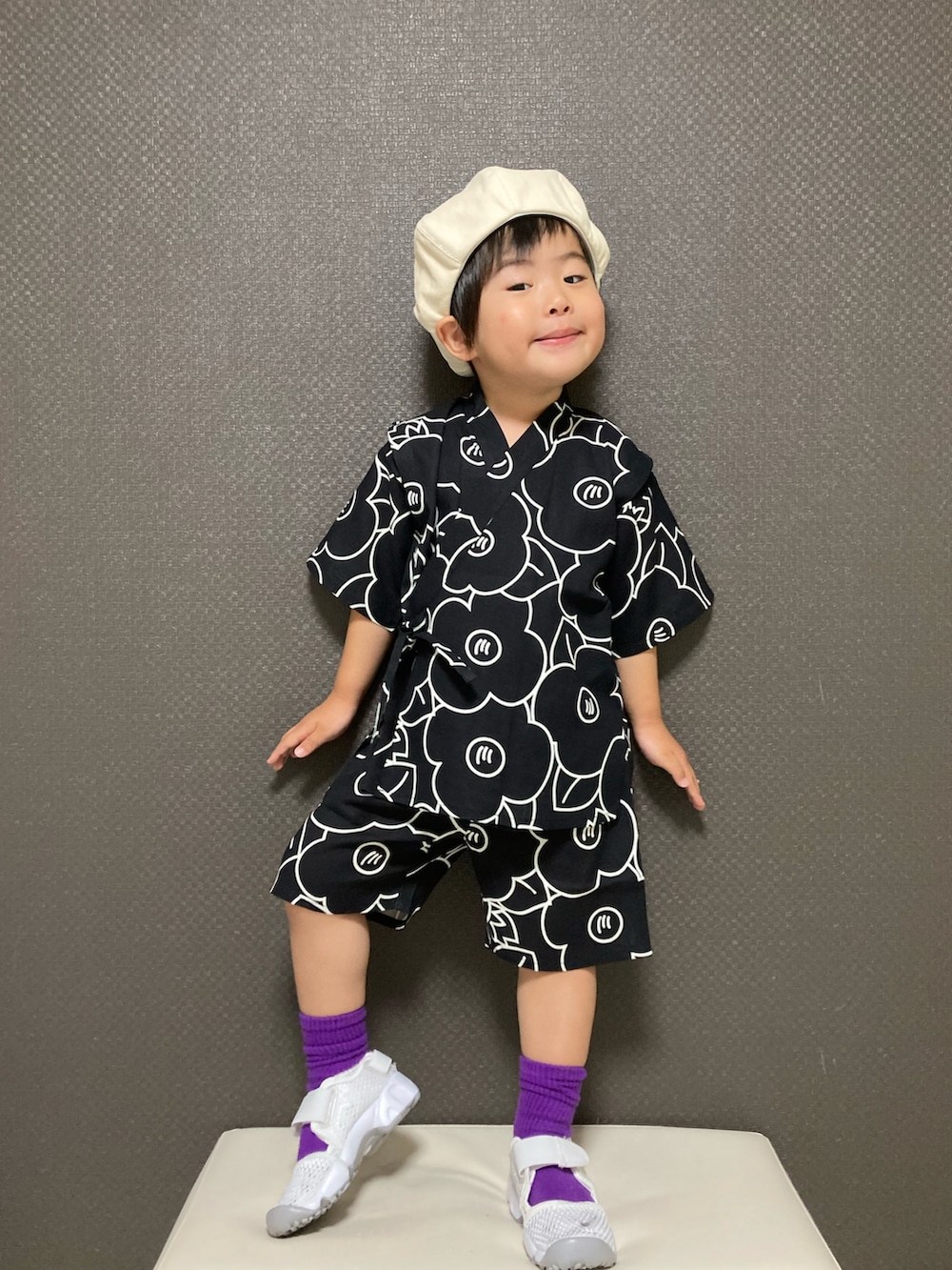 「お出かけコーデ日記、ベレー帽、甚平、エアリフト、カラーソックス、初夏コーデ、休日スタイル、夏コーデ、モノトーン、花柄」｜「THE  OTOGIBANASHI...SUPPLYのアイテム（ハンチング/ベレー帽、その他）」を使った、S♡K♡K♡さん（キッズ・90cm）の春コーディネートの2枚目の写真