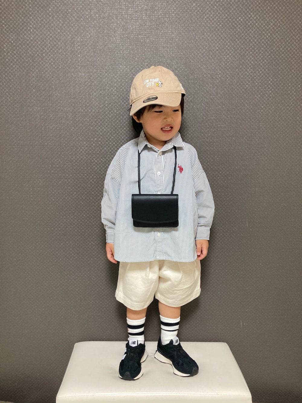 「キャップ、シャツスタイル、ハーフパンツ、ショルダーバッグ、ラインソックス、スニーカー、New Balance、春服デビュー宣言、淡色コーデ、春服みてみて、春色、春コーデ、パステル映える春、ポシェット、カジュアルコーデ」|「NEW ERAの【別注】<NEW ERA×PEANUTS>EX キャップ CAP(キャップ、ベージュ系)」を使った、S♡K♡K♡さん(キッズ・90cm)の春コーディネートの2枚目の写真