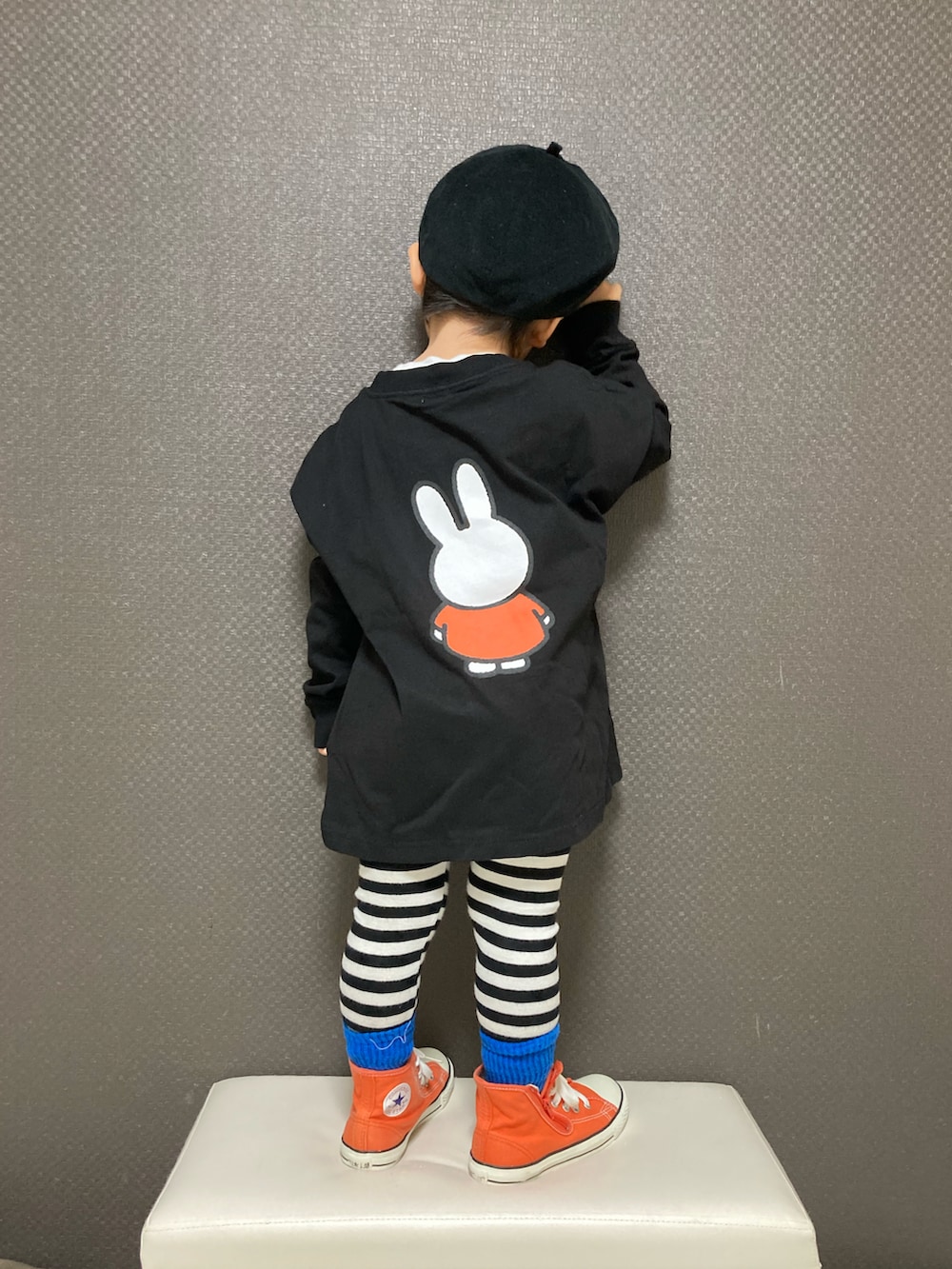 「ベレー帽、ロゴT、ボーダー、レギンス、ビッグシルエット、春服デビュー宣言、春コーデ、カラーソックス、スニーカー、コンバース、ハイカットスニーカー、シンプルコーデ、韓国子供服、プチプラ、モノトーン」｜「pinocoのアイテム（ハンチング/ベレー帽、ブラック系）」を使った、S♡K♡K♡さん（キッズ・90cm）の春コーディネートの5枚目の写真