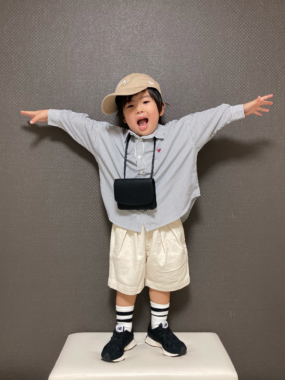 「キャップ、シャツスタイル、ハーフパンツ、ショルダーバッグ、ラインソックス、スニーカー、New Balance、春服デビュー宣言、淡色コーデ、春服みてみて、春色、春コーデ、パステル映える春、ポシェット、カジュアルコーデ」|「NEW ERAの【別注】<NEW ERA×PEANUTS>EX キャップ CAP(キャップ、ベージュ系)」を使った、S♡K♡K♡さん(キッズ・90cm)の春コーディネートの3枚目の写真