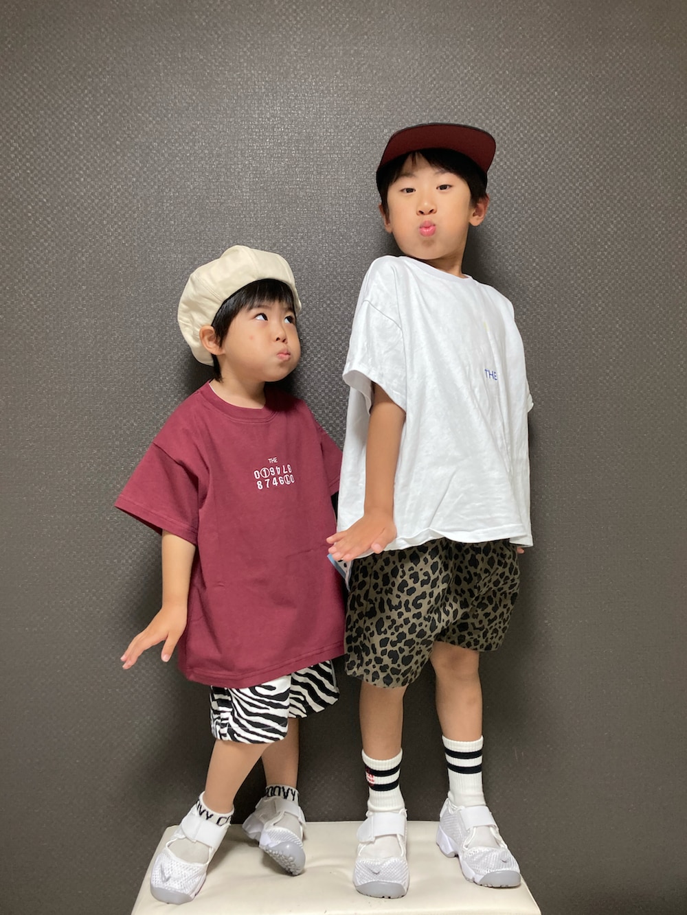 「お出かけコーデ日記、きょうだいコーデ、きょうだいリンク、ロゴT、ハーフパンツ、春夏コーデ、エアリフト、カジュアルコーデ、休日スタイル」|「THE OTOGIBANASHI...SUPPLYのアイテム(キャップ、レッド系)」を使った、S♡K♡K♡さん(キッズ・90cm)の春コーディネートの4枚目の写真