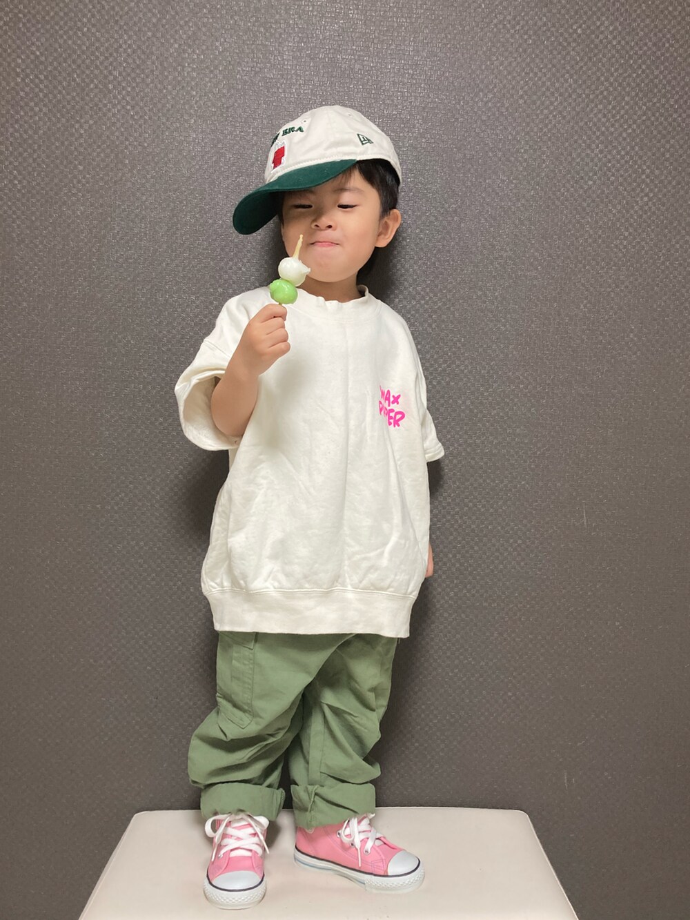 「キャップ、休日スタイル、カーゴパンツ、春服みてみて、ピンク、さくらもちコーデ、春コーデ、カジュアルコーデ、シンプルコーデ、スウェット、スニーカー、コンバース」｜「B:MING by BEAMSのNEW ERA × B:MING by BEAMS / 別注 Peanuts キャップ（キャップ、グリーン系）」を使った、S♡K♡K♡さん（キッズ・90cm）の春コーディネートの5枚目の写真