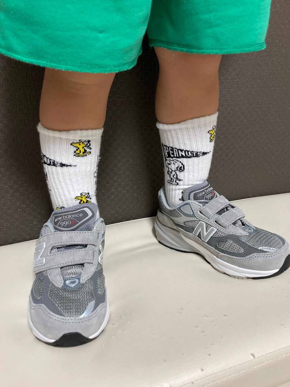 「キャップ、New Balance、スニーカー、ビッグシルエット、カラーパンツ、スウェット、カジュアルコーデ、春コーデ、休日スタイル」｜「B:MING by BEAMSのNEW ERA × B:MING by BEAMS / 別注 Peanuts キャップ（キャップ、グリーン系）」を使った、S♡K♡K♡さん（キッズ・90cm）の春コーディネートの4枚目の写真