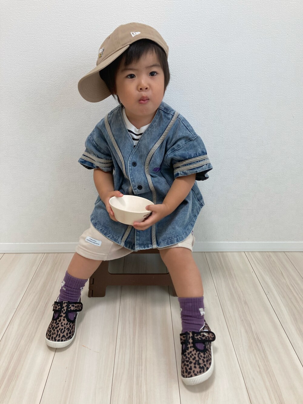 「おとこのこーで、キャップ、ボーダー、デニムシャツ、ベースボールシャツ、ハーフパンツ、カラーパンツ、レオパード、スリッポン、カジュアルコーデ、デニム」|「NEW ERAの【別注】<NEW ERA×PEANUTS>EX キャップ CAP(キャップ、ベージュ系)」を使った、S♡K♡K♡さん(キッズ・90cm)の夏コーディネートの4枚目の写真