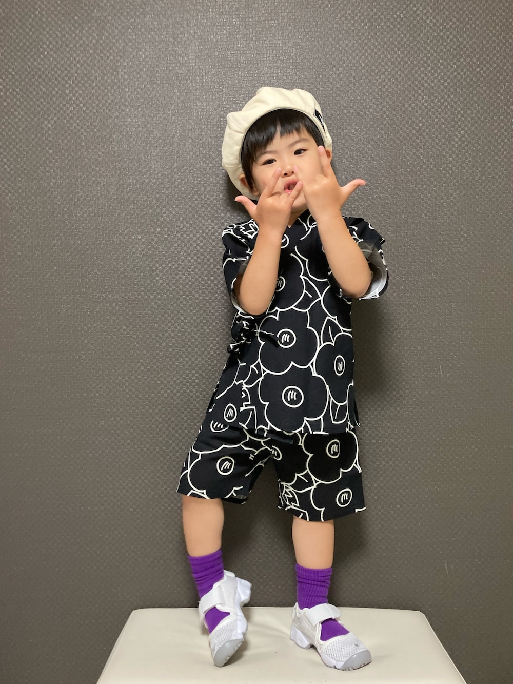 「お出かけコーデ日記、ベレー帽、甚平、エアリフト、カラーソックス、初夏コーデ、休日スタイル、夏コーデ、モノトーン、花柄」｜「THE  OTOGIBANASHI...SUPPLYのアイテム（ハンチング/ベレー帽、その他）」を使った、S♡K♡K♡さん（キッズ・90cm）の春コーディネートの3枚目の写真