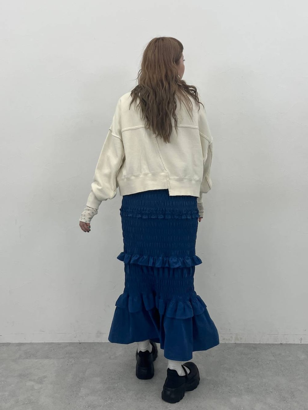 「着痩せ・細見え、若見え、個性派、着痩せ、カジュアル、LOWRYS FARM」｜「LOWRYS FARMのバレエスニーカー　140490（スニーカー、ブラック系）」を使った、サトムラさん（レディース・164cm）の秋コーディネートの3枚目の写真