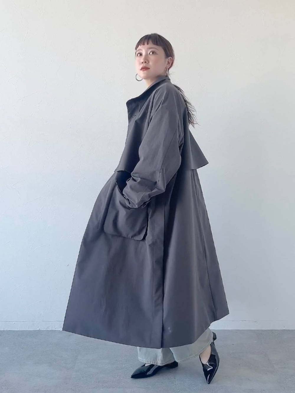 「着痩せ・細見え、若見え、個性派、着痩せ、カジュアル、LOWRYS FARM」｜「LOWRYS FARMのリボンツキ２ＷＡＹミュール　100500（パンプス、ブラック系）」を使った、サトムラさん（レディース・164cm）の冬コーディネートの2枚目の写真
