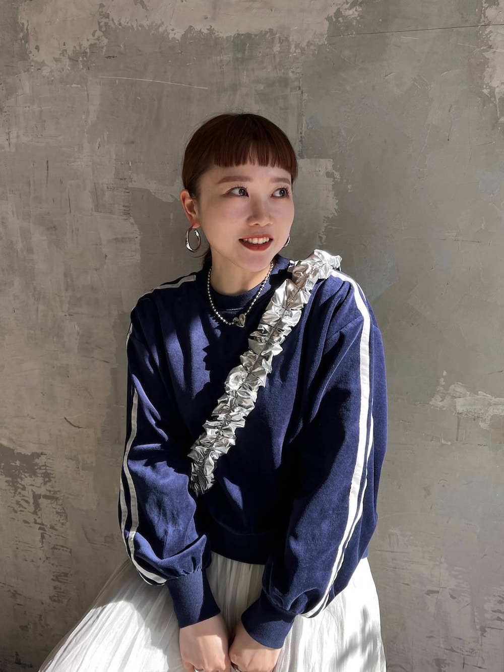 「着痩せ、着痩せ・細見え、若見え、個性派、カジュアル、LOWRYS FARM」｜「LOWRYS FARMのラインベロアクループルオーバーロングスリーブ　970309（スウェット、ブルー系）」を使った、サトムラさん（レディース・163cm）の冬コーディネートの4枚目の写真