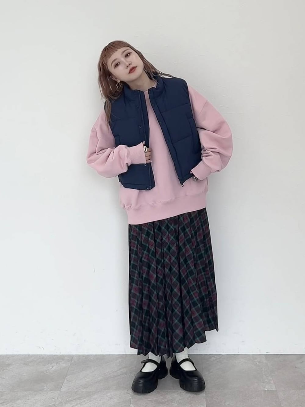 「着痩せ・細見え、若見え、個性派、着痩せ、カジュアル、LOWRYS FARM」｜「yuwのマルチＷＡＹロングマンパ　133816（ダウンジャケット/コート、ブルー系）」を使った、サトムラさん（レディース・164cm）の秋コーディネートの6枚目の写真