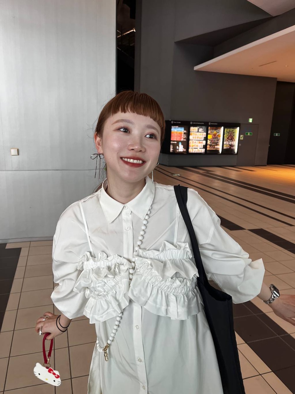 「着痩せ、着痩せ・細見え、若見え、個性派、カジュアル、LOWRYS FARM」｜「LOWRYS FARMのリボンツキ２ＷＡＹミュール　100500（パンプス、シルバー系）」を使った、サトムラさん（レディース・164cm）の春コーディネートの3枚目の写真
