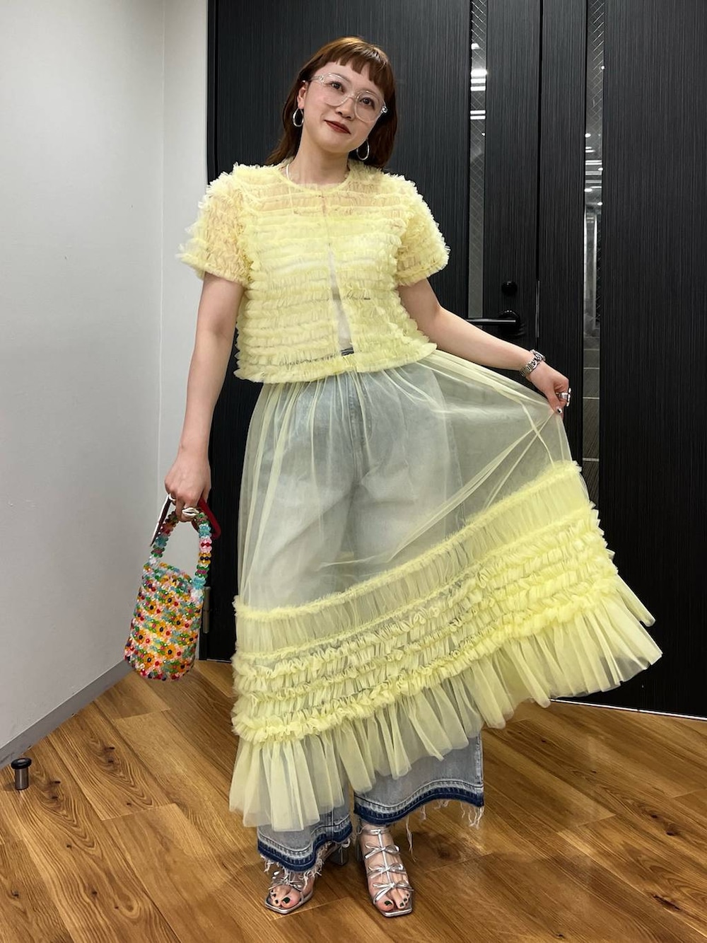 「若見え、個性派、着痩せ、着痩せ・細見え、カジュアル、LOWRYS FARM」｜「LOWRYS FARMのビーズバケツＢＡＧ　994205（ハンドバッグ、その他）」を使った、サトムラさん（レディース・164cm）の春コーディネートの2枚目の写真