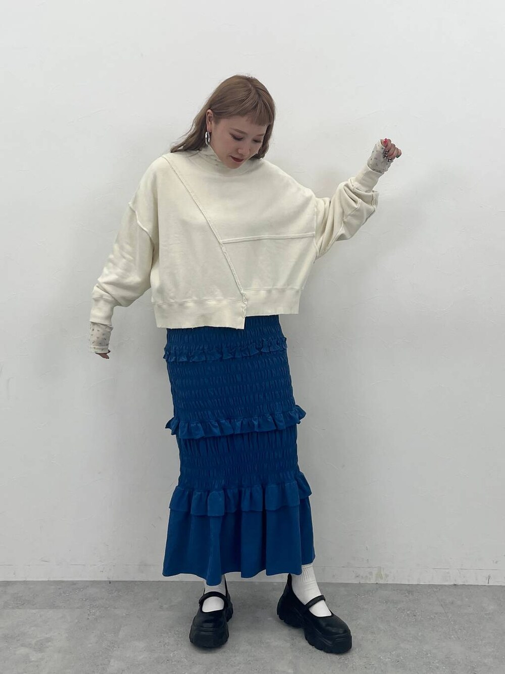 「着痩せ・細見え、若見え、個性派、着痩せ、カジュアル、LOWRYS FARM」｜「LOWRYS FARMのバレエスニーカー　140490（スニーカー、ブラック系）」を使った、サトムラさん（レディース・164cm）の秋コーディネートの2枚目の写真