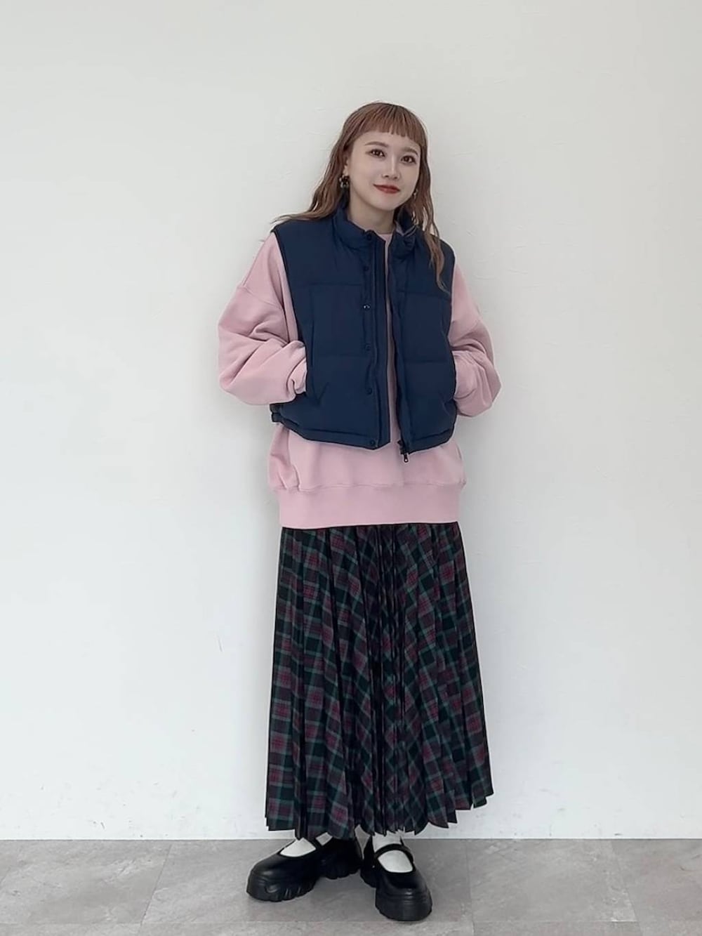 「着痩せ・細見え、若見え、個性派、着痩せ、カジュアル、LOWRYS FARM」｜「yuwのマルチＷＡＹロングマンパ　133816（ダウンジャケット/コート、ブルー系）」を使った、サトムラさん（レディース・164cm）の秋コーディネートの8枚目の写真