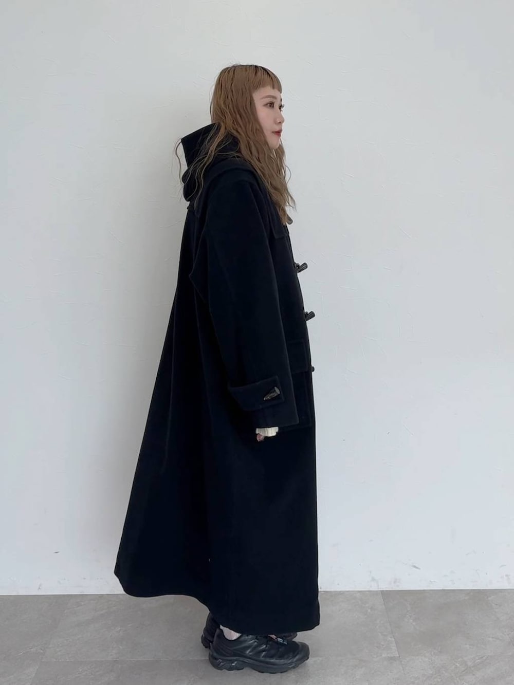 「着痩せ・細見え、若見え、個性派、着痩せ、カジュアル、LOWRYS FARM」｜「yuwのＢＩＧダッフルロングコート　253106（ダッフルコート、ブラック系）」を使った、サトムラさん（レディース・164cm）の秋コーディネートの2枚目の写真