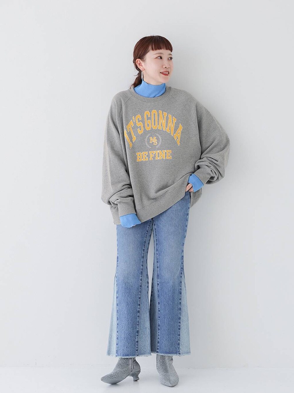 「着痩せ・細見え、若見え、個性派、着痩せ、カジュアル、LOWRYS FARM」｜「LOWRYS FARMのＣＯＮＥフレアデニムパンツ　907038（デニムパンツ、その他）」を使った、サトムラさん（レディース・163cm）の秋コーディネートの2枚目の写真