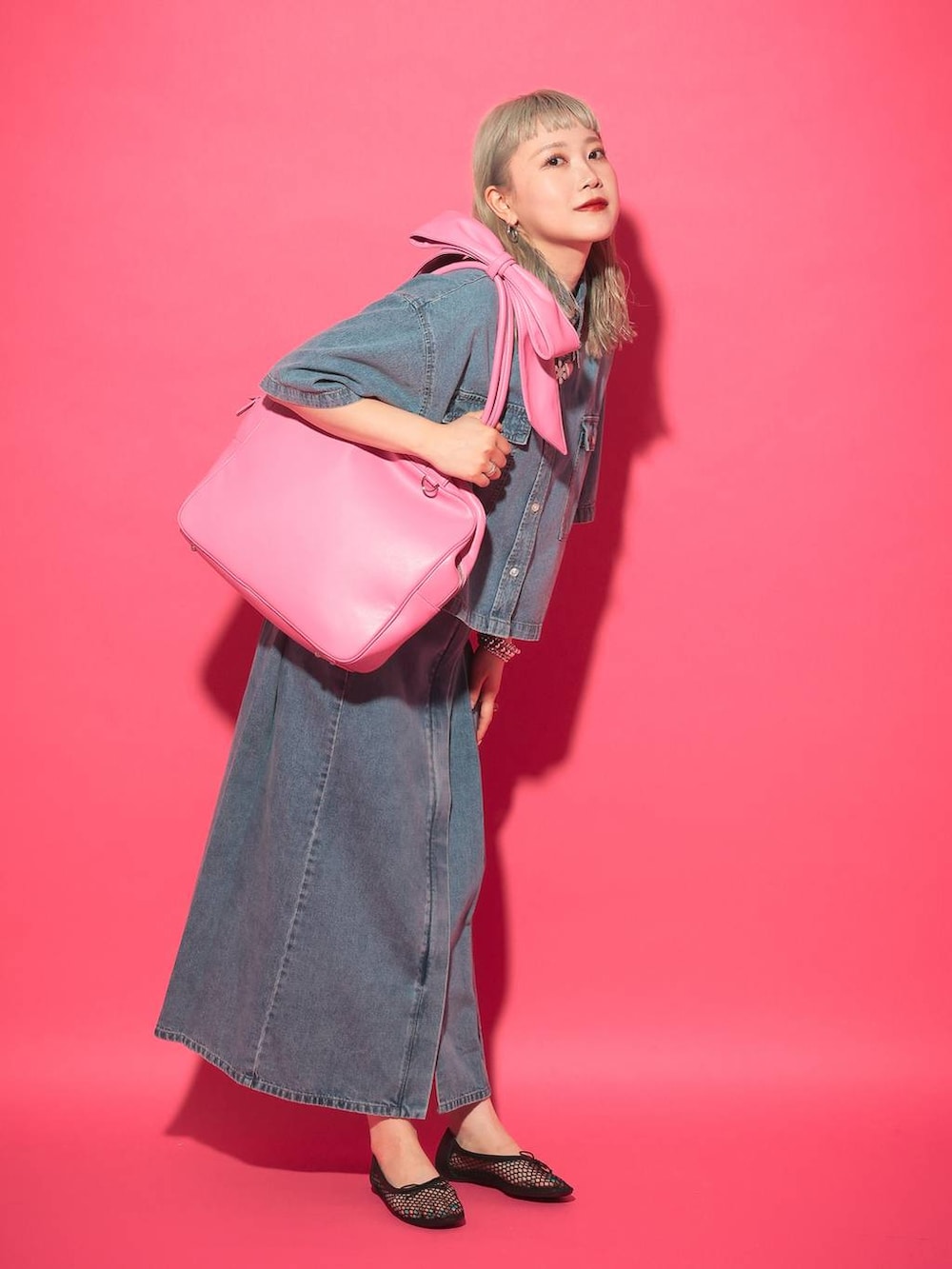 「LOWRYS FARM、着痩せ・細見え、若見え、個性派、着痩せ、カジュアル」｜「LOWRYS FARMのデニムプリーツスカート　 290116（スカート、ブルー系）」を使った、サトムラさん（レディース・164cm）の夏コーディネートの2枚目の写真