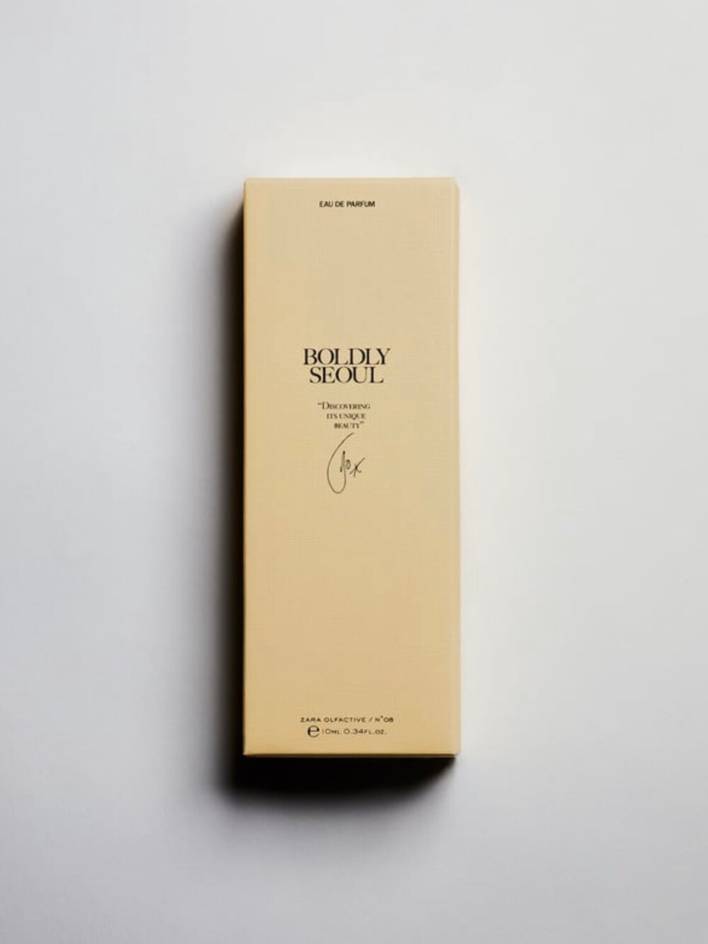 オレンジ系の香水を着用したメンズの冬コーディネートの3枚目の写真