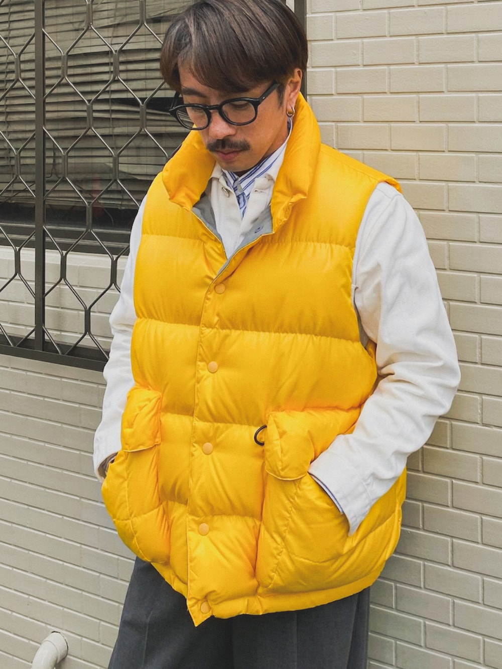 DAIWA PIER39のダウンベスト（イエロー系）を使った人気ファッション