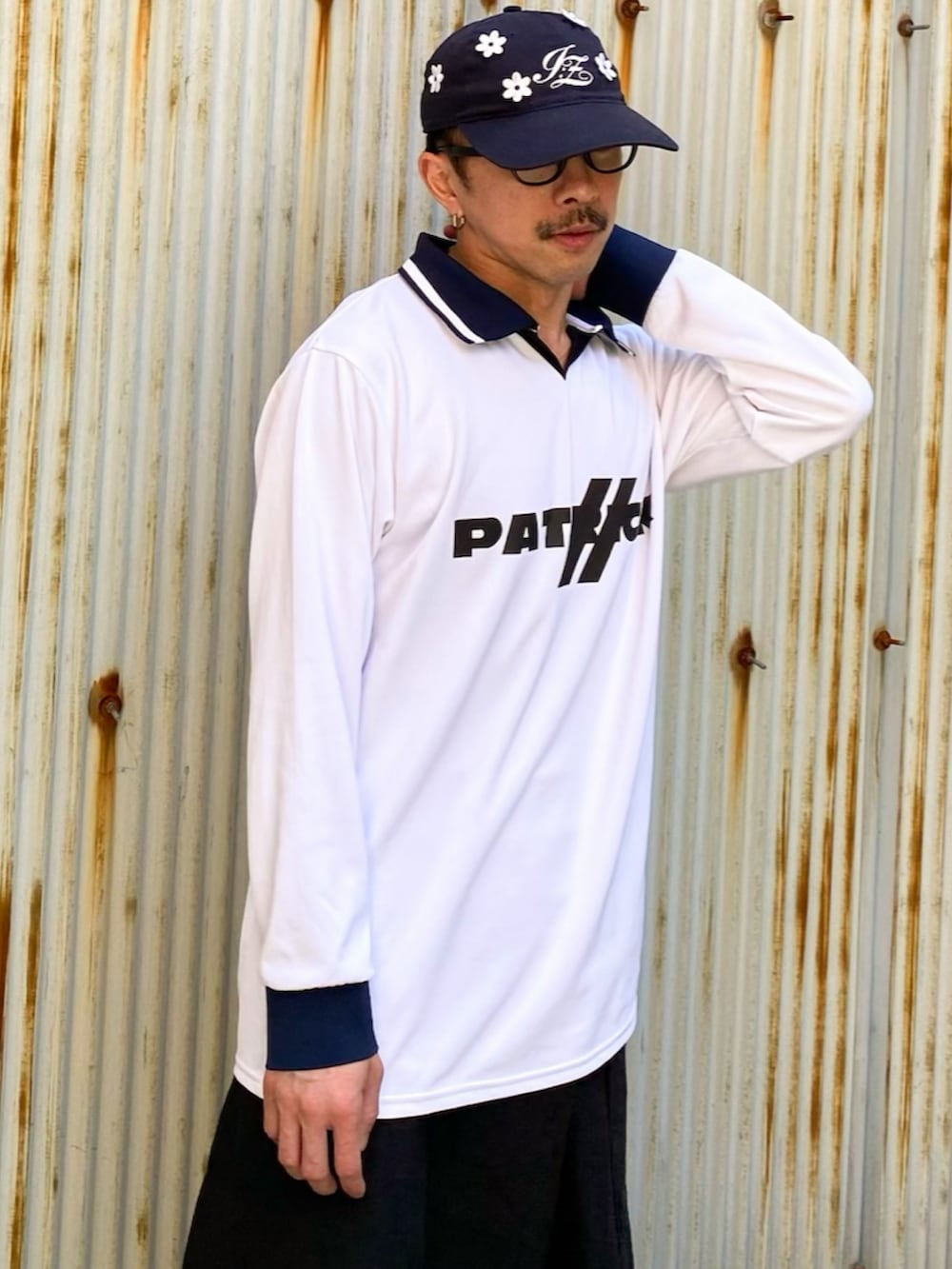 「きれいめカジュアル、プチプラ、夏だ！Tシャツ着よう！、さらっと晴れやかスナップ、モード、ゲームシャツ、ポロシャツ、レイヤードスタイル、キャップ、メガネ男子、スラックス、ワイドパンツ、ビッグシルエット、ロゴT、スニーカー」｜「instagram🏳️‍🌈のInstagram ▶︎ matsu_makoto_   インスタをメインにしています！フォローよろしくお願いします🤍（その他、その他）」を使った、　MATSU  MAKOTOさん（メンズ・160cm）の夏コーディネートの4枚目の写真