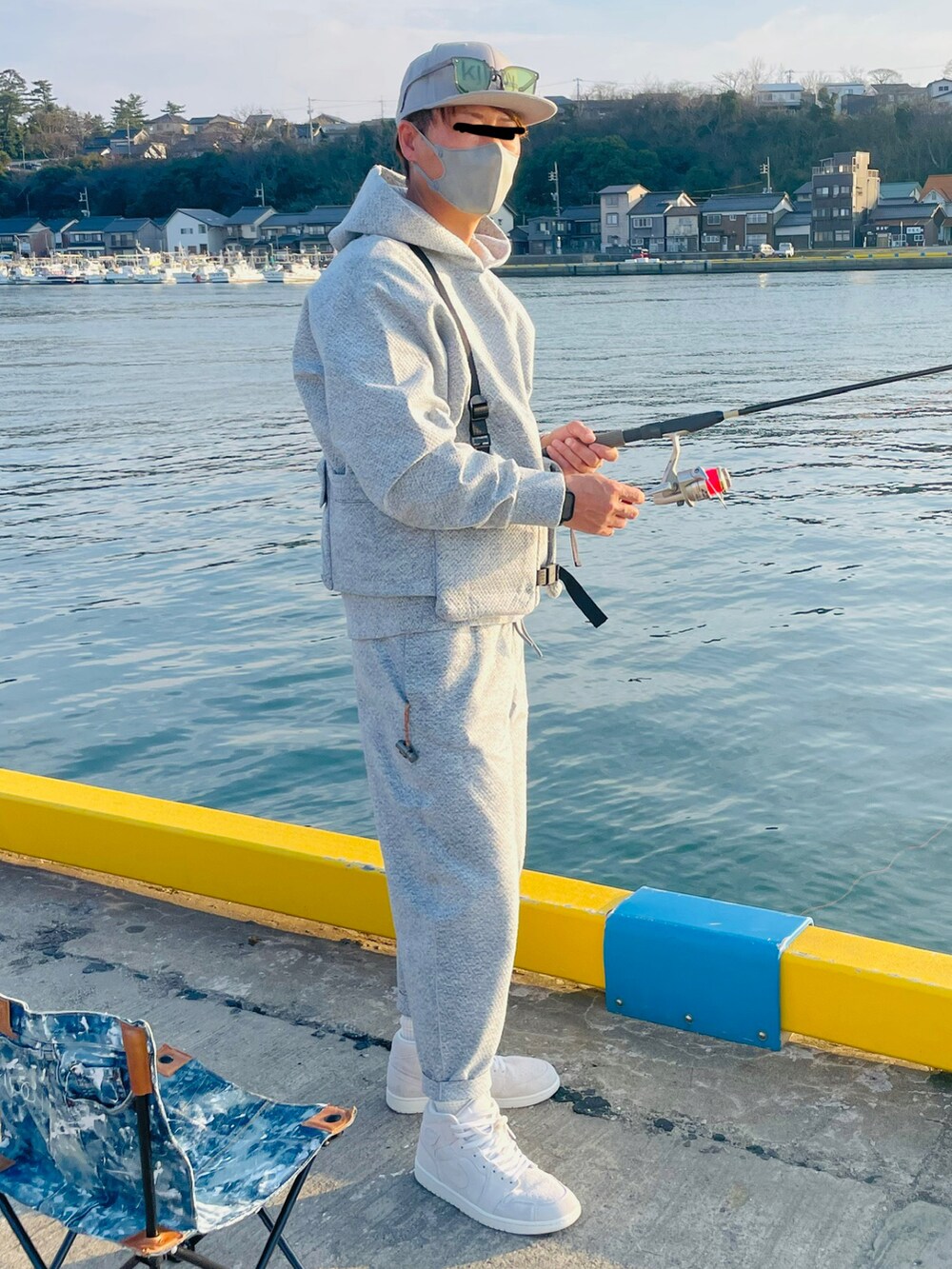 「おしゃれさんと繋がりたい、NIKE」｜「NIKEのアイテム（その他パンツ、グレー系）」を使った、kjboooyさん（メンズ・174cm）の春コーディネートの3枚目の写真