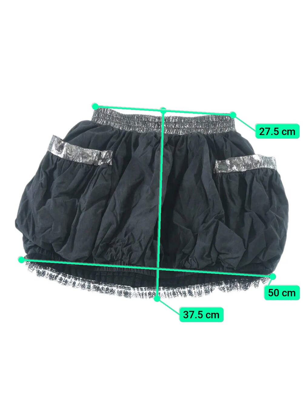 ブラック系のその他パンツを着用したレディースの春コーディネートの4枚目の写真