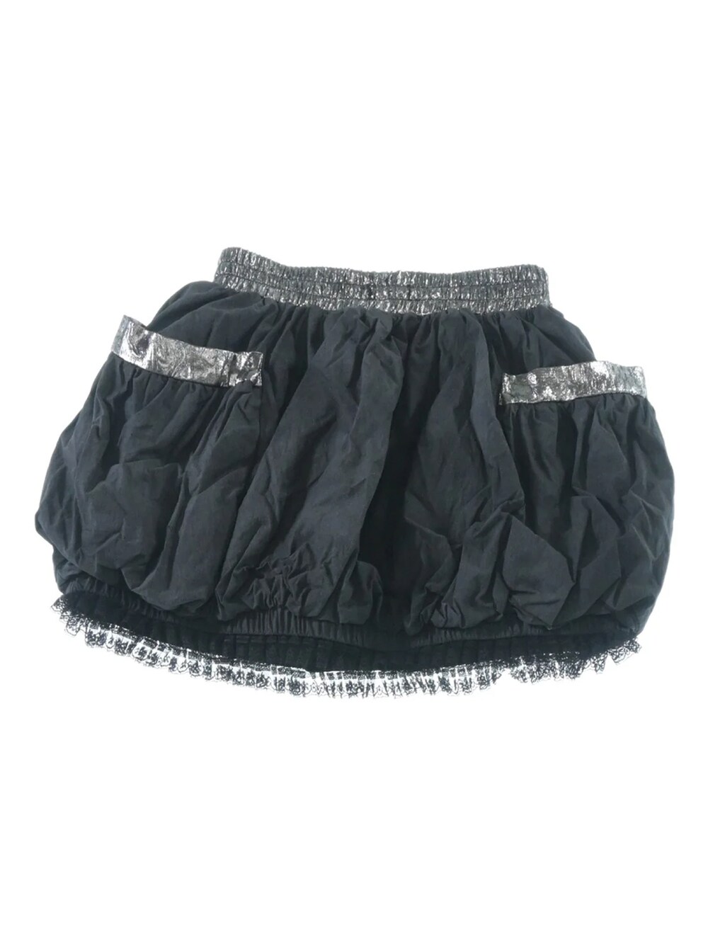 ブラック系のその他パンツを着用したレディースの春コーディネートの2枚目の写真