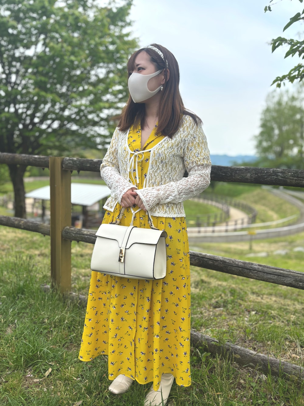 「ワンピース、ワンピースコーデ、イエベ秋、花柄、カーディガン、骨格ウェーブ、低身長コーデ、低身長」｜「one wayのアイテム（ワンピース、イエロー系）」を使った、koto10071007さん（骨格ウェーブ・レディース・144cm）の春コーディネートの2枚目の写真